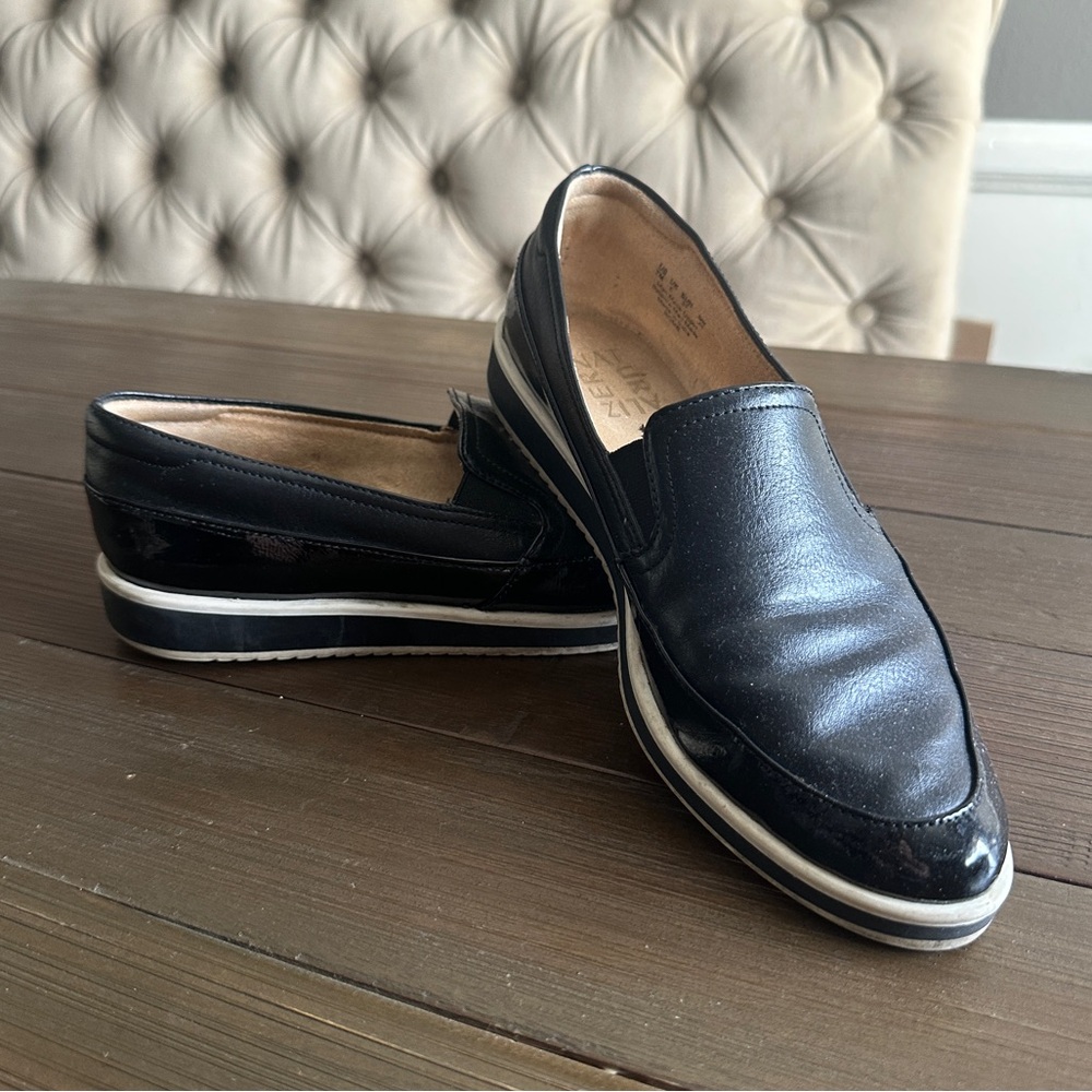 Black and White Naturalizer Women's Rome Loafer Sz 7